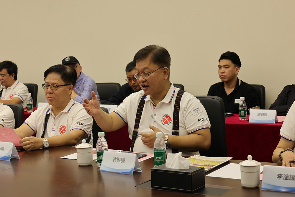 翁主席發(fā)言照.JPG